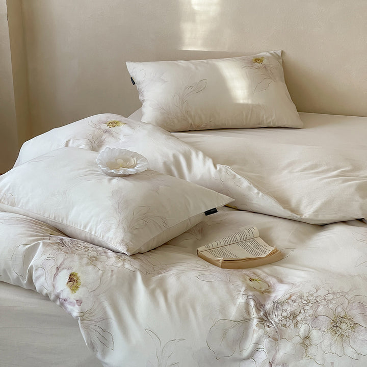 Luxurious cotton satin duvet cover set with floral vintage pattern and pillowcases