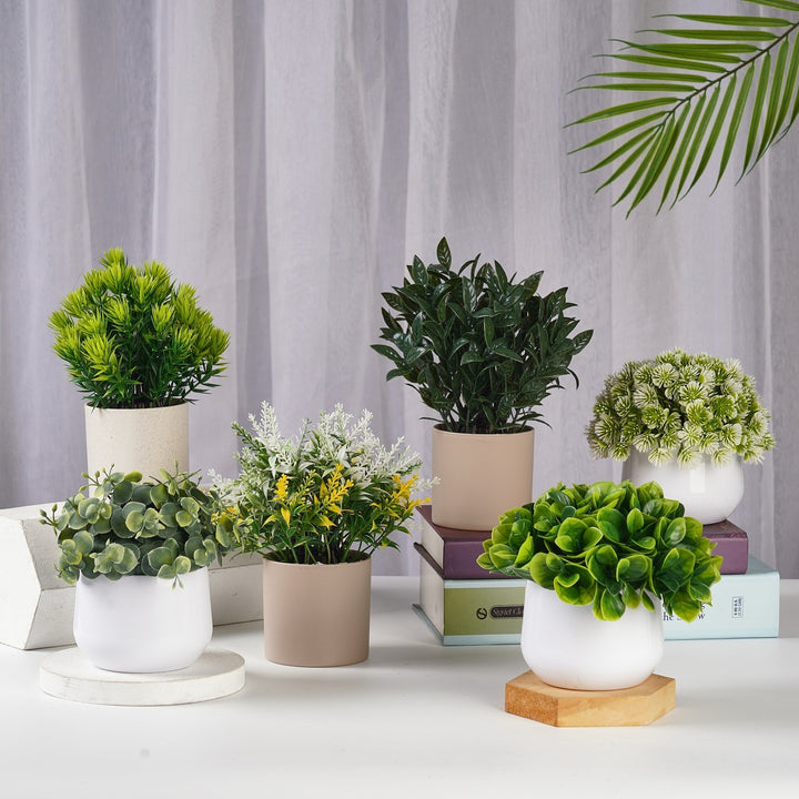 Lifelike Succulent Decor