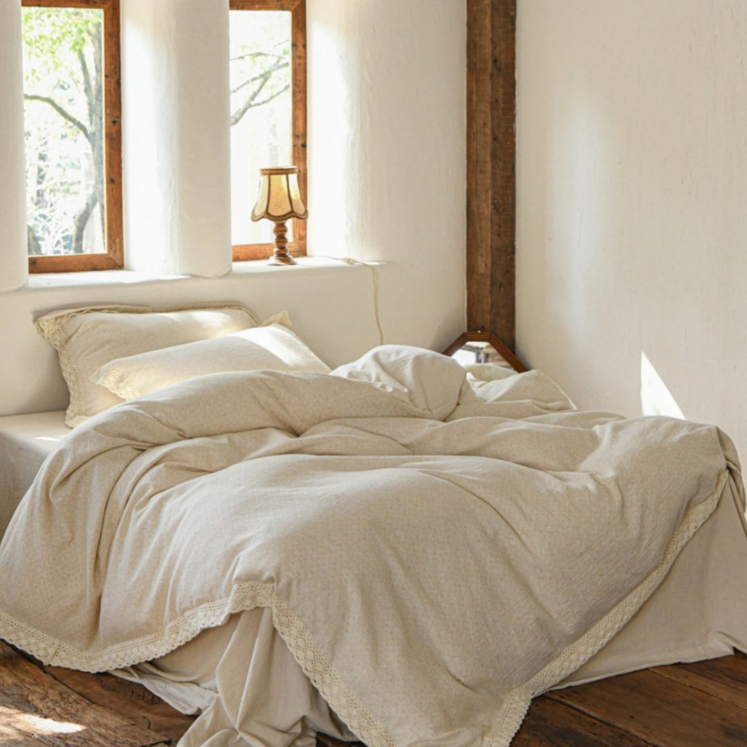 High-quality linen bedding set with lace trim & fitted sheet