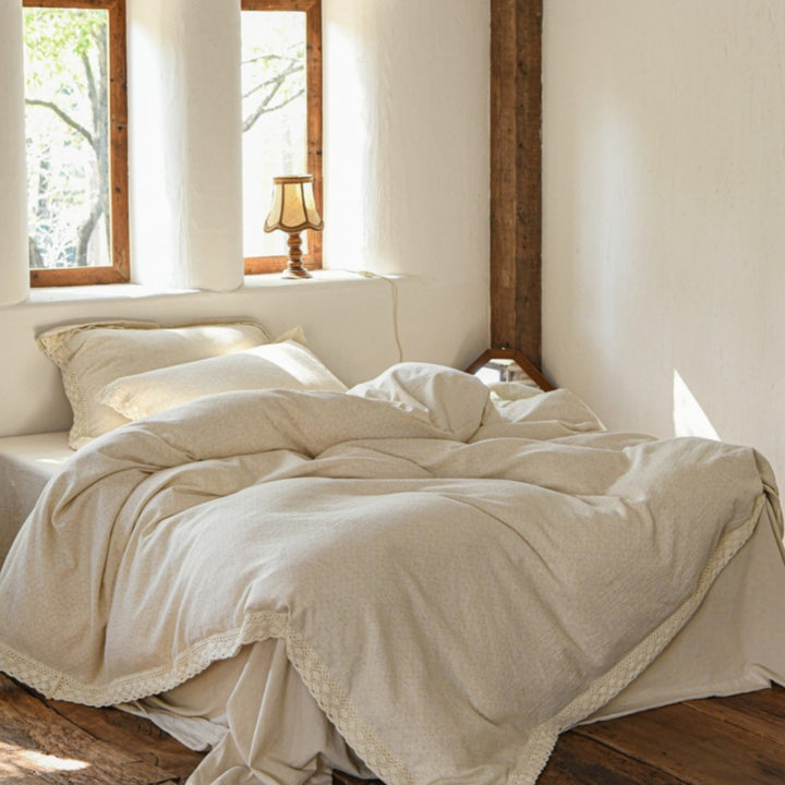 High-quality linen bedding set with lace trim & fitted sheet