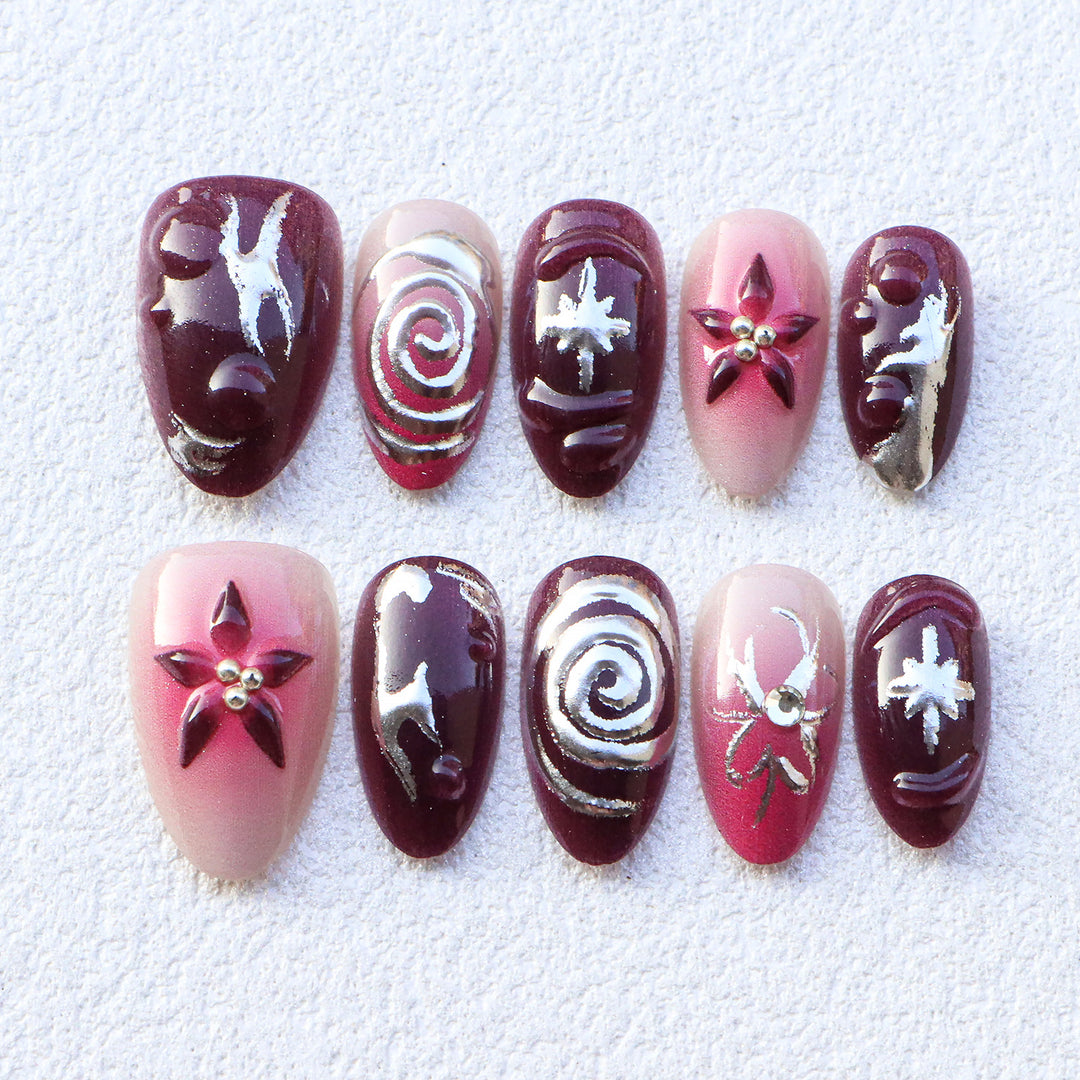 Luxurious Decorative Press-On Nails with Elegant Designs