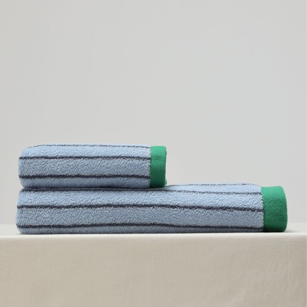 Cozy terry beach towel with high-quality edging