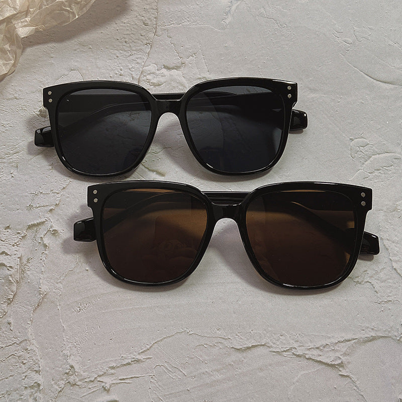 Fashionable Oversized Sunglasses in Contemporary Design Kalsten