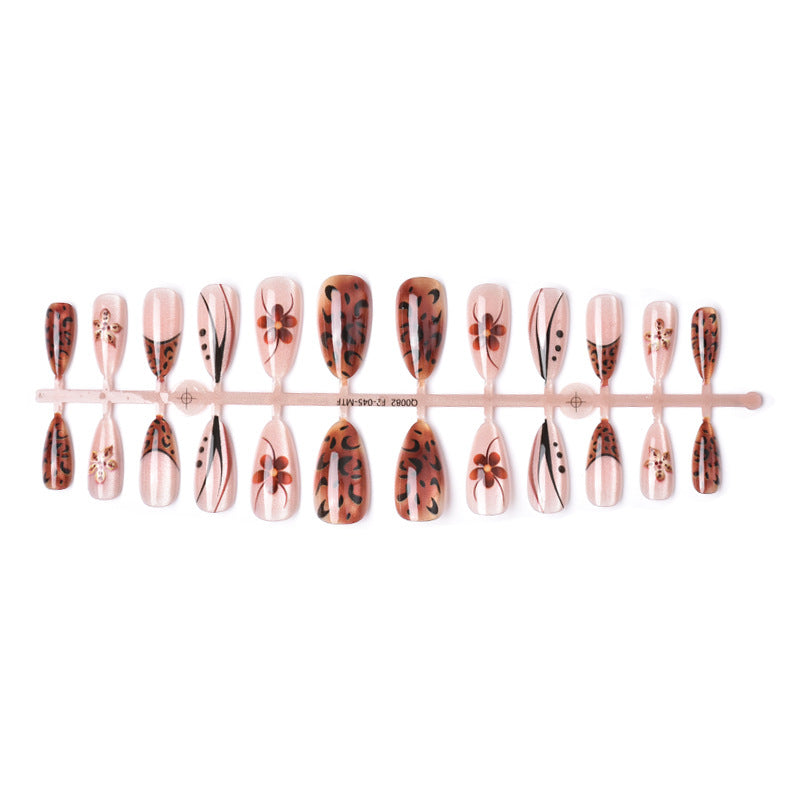 Artistic Press-On Nail Art Kalsten