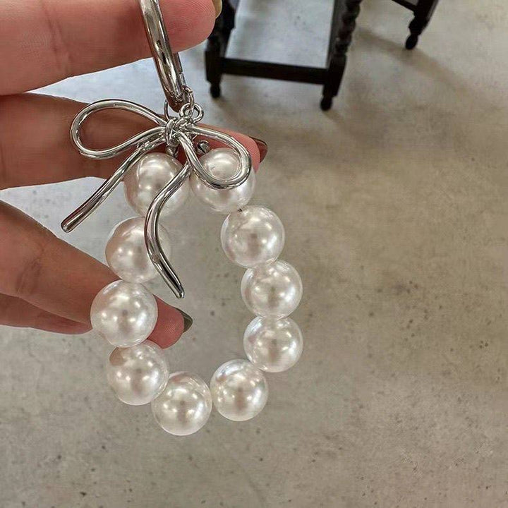 Elegant Pearl and Silver Keychain Holder Kalsten