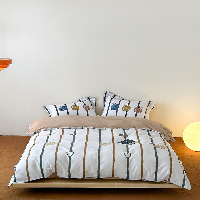 Reversible cotton bedding set with playful sheep print and soft jersey finish