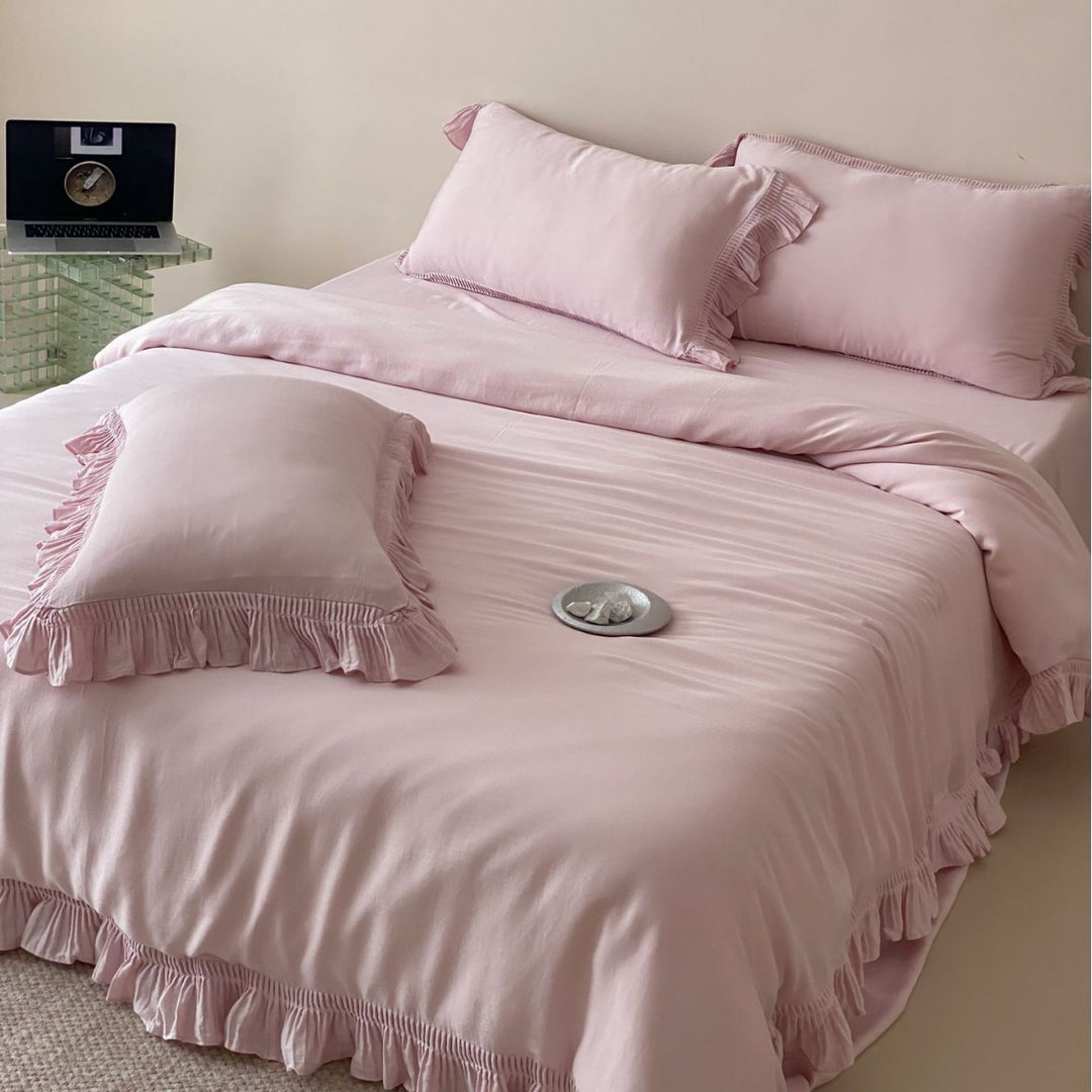 Bedding set made of high-quality cotton percale with gathered ruffle edges