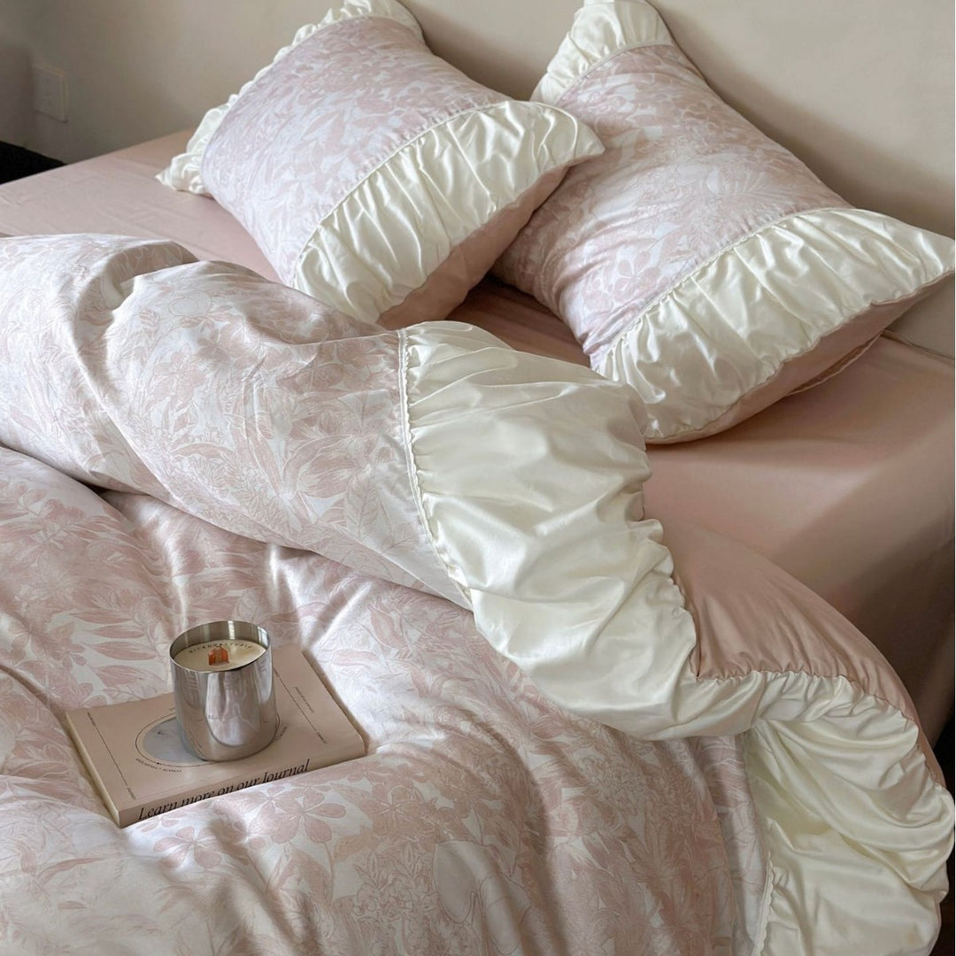 Luxurious jacquard bed set with ruffled border and silky touch