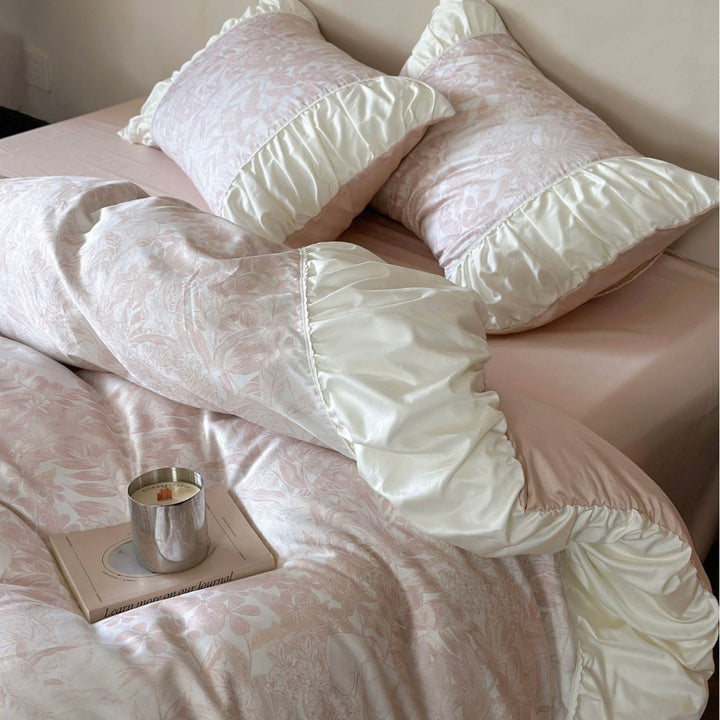 Luxurious jacquard bed set with ruffled border and silky touch