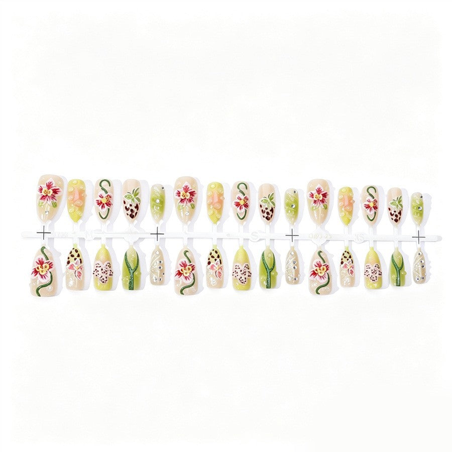 Nail art set with floral design and accents Kalsten