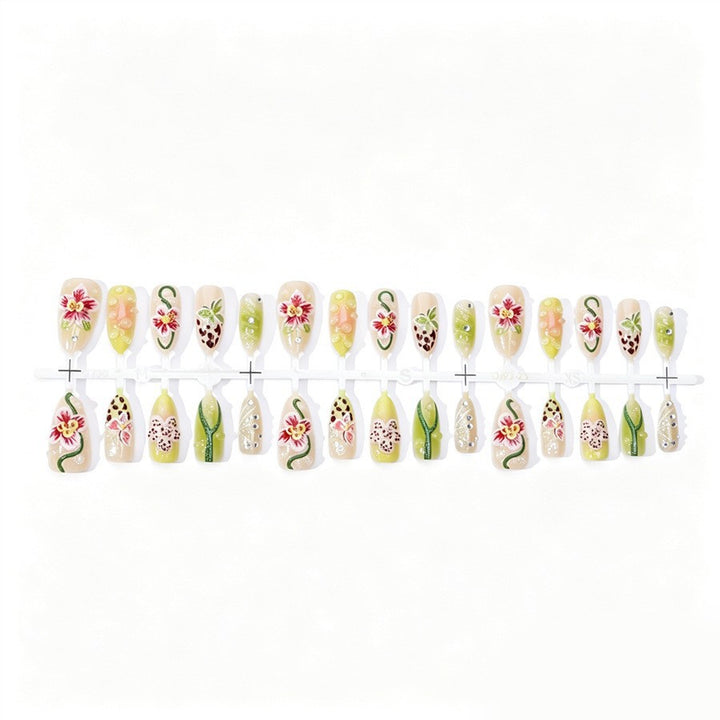 Nail art set with floral design and accents Kalsten