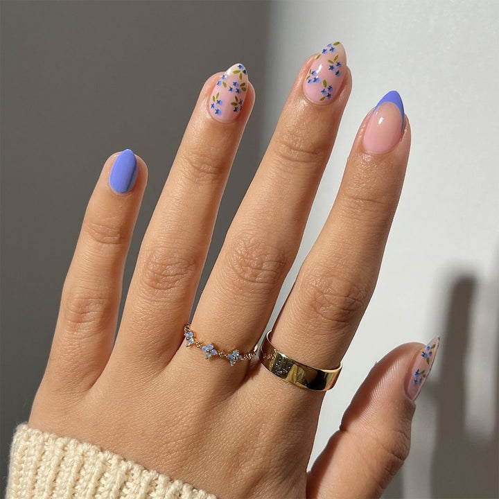 Artificial nail art with playful dots and bows Kalsten