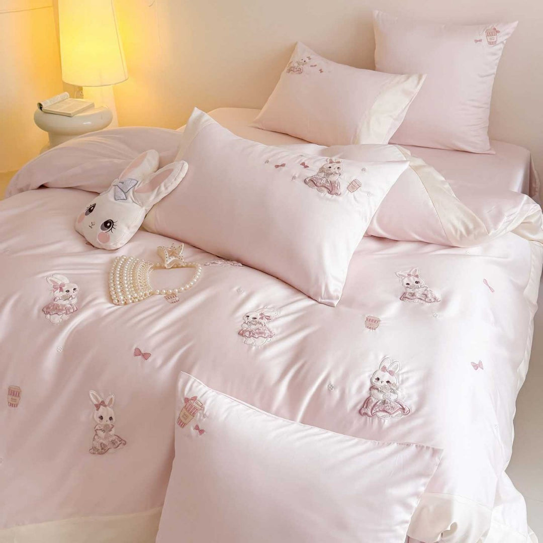 Children's bedding set with embroidered bunny appliqués and satin trim