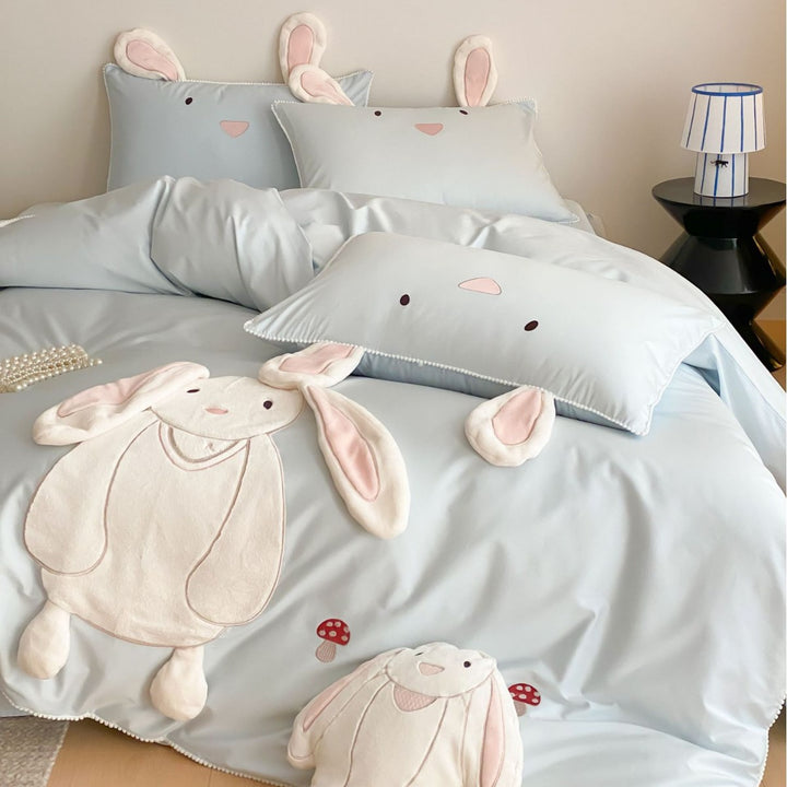 Kids bedding set with 3D bunny appliqué and cuddle pillow