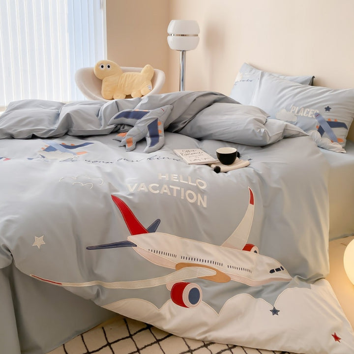 Children's bedding set with playful airplane motif made of cotton satin
