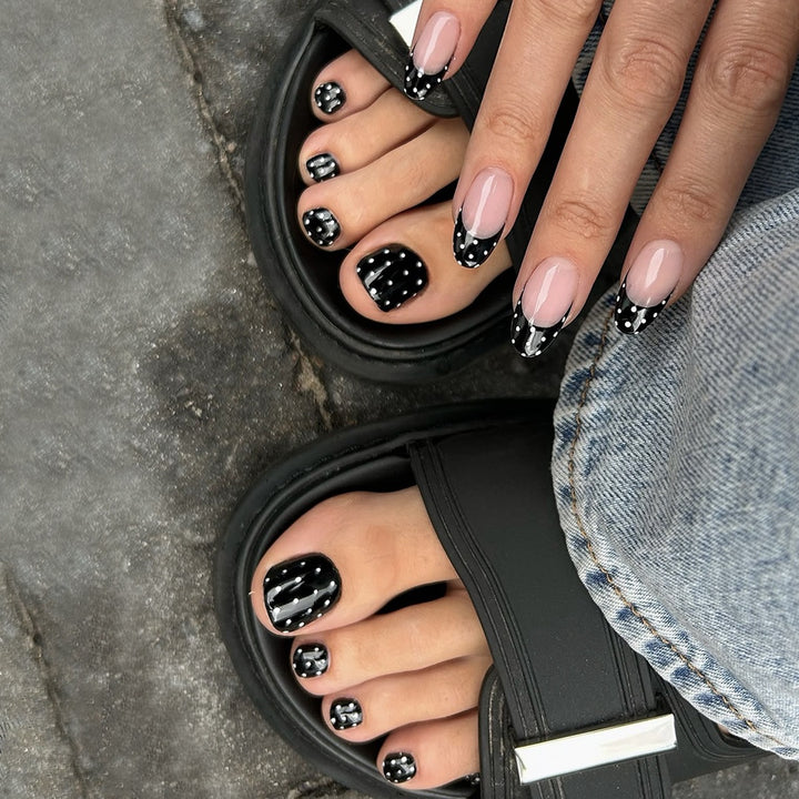 Glamorous artificial nails with unique design Kalsten