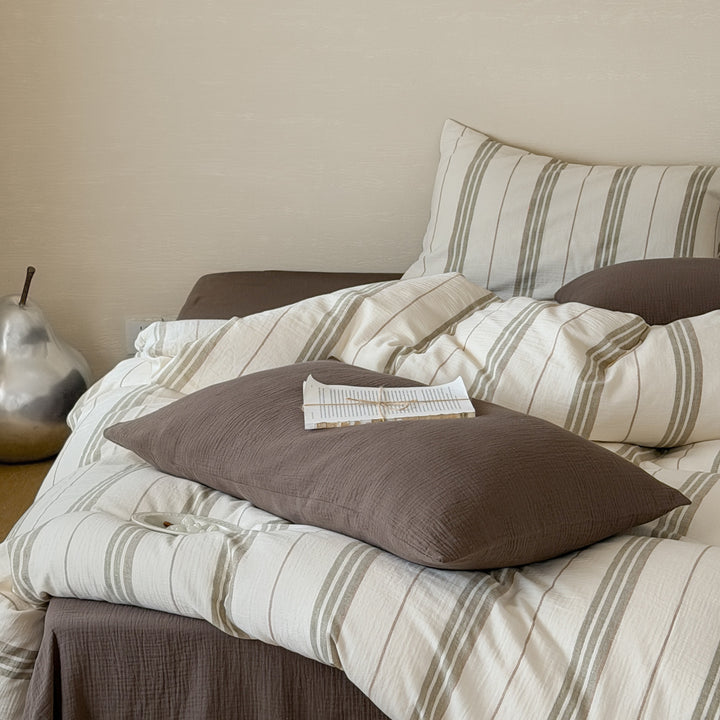 Bedding set made of lightweight cotton gauze with pastel-colored stripes and breathable inner lining