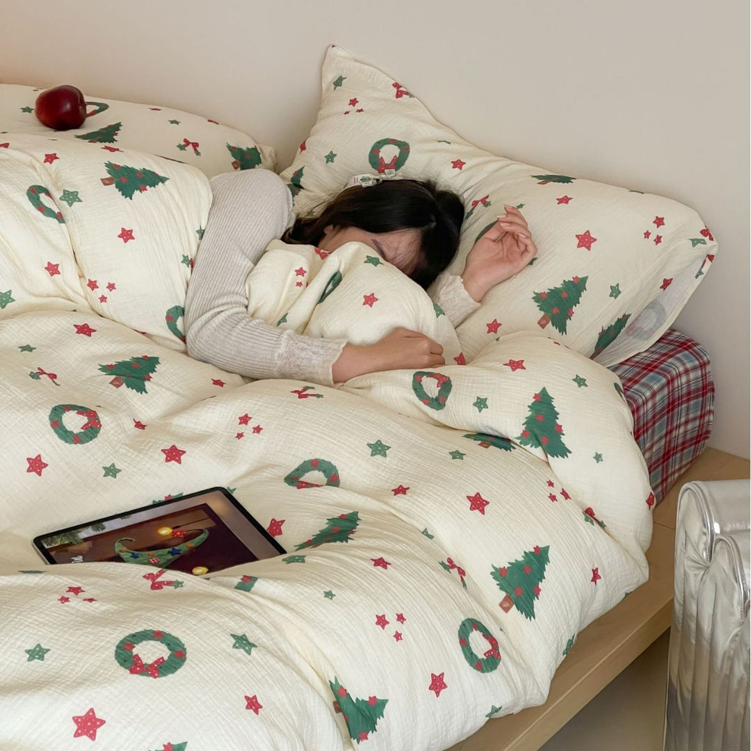 Festive cotton bedding set with crinkled structure and Christmas motif