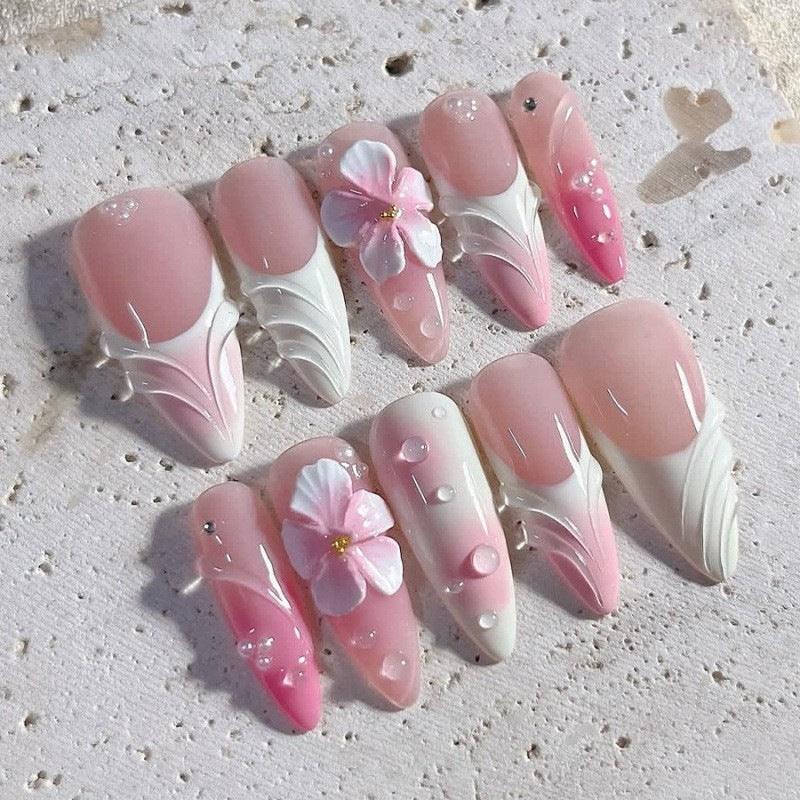 Artificial nail set with delicate floral and glitter accents Kalsten