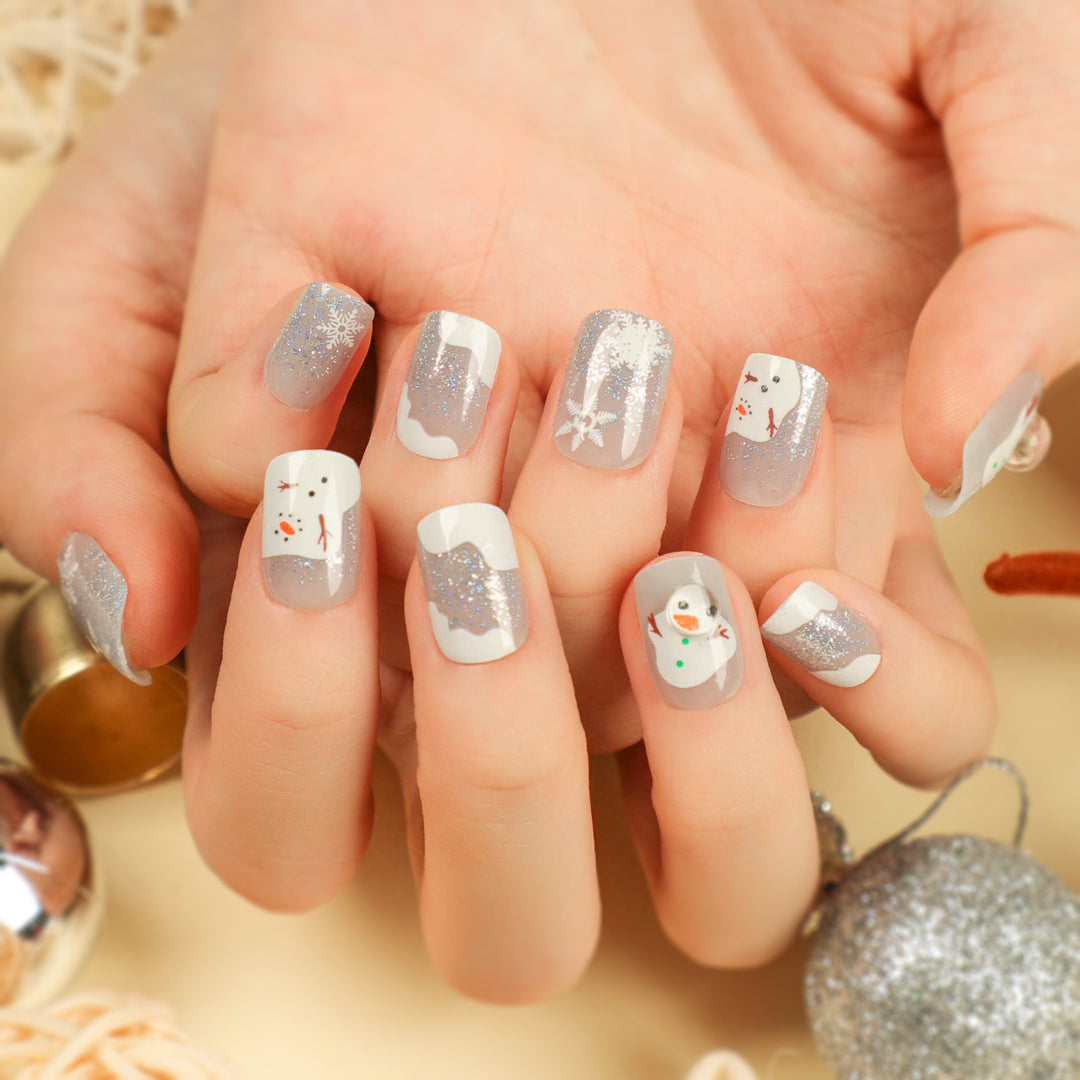 Artful Nail Art with Snow and Christmas Motifs Kalsten