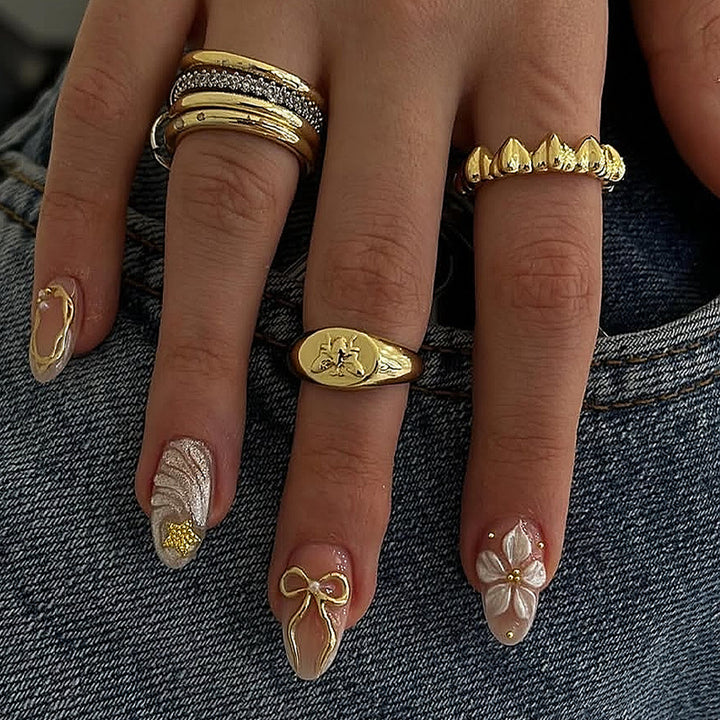 Artificial nail set with filigree flowers and golden accents Kalsten