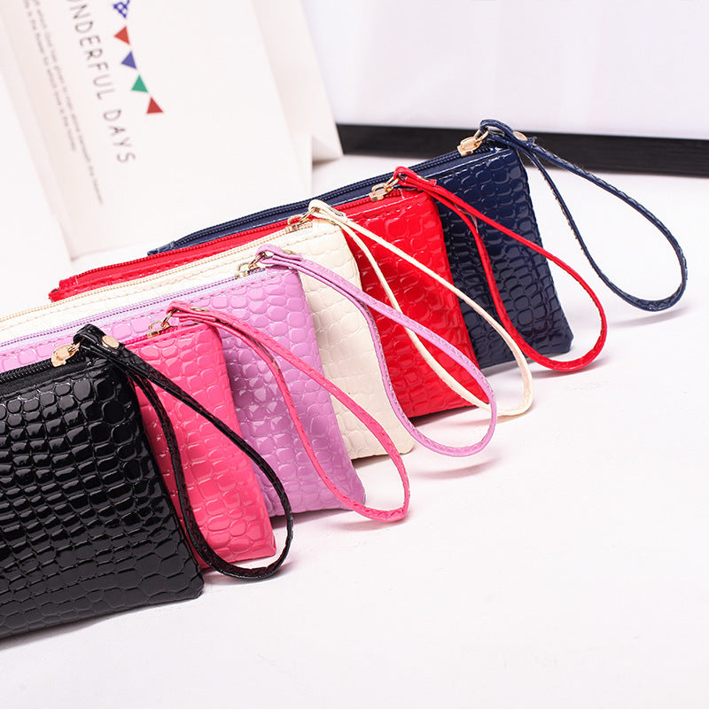 Elegant Crocodile-Patterned Wristlet Clutch