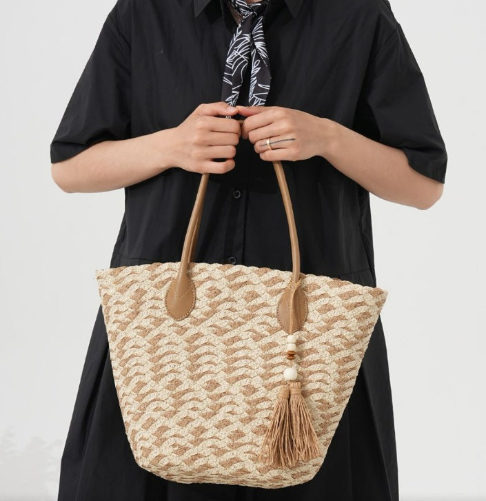 Bast tote bag with stylish zigzag pattern and leather handles Kalsten