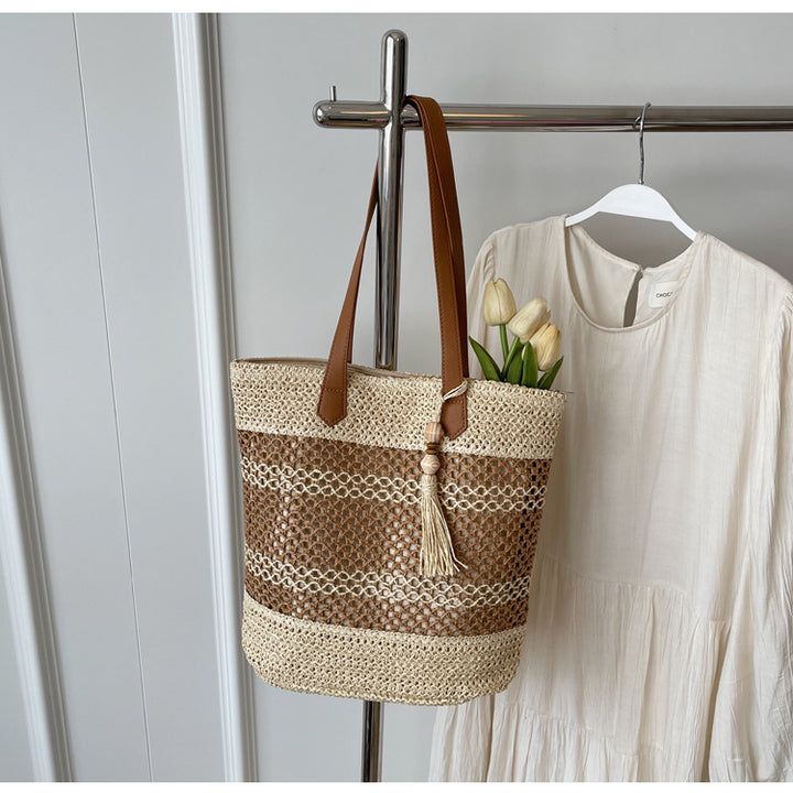 Fashionable straw tote bag with leather accents Kalsten
