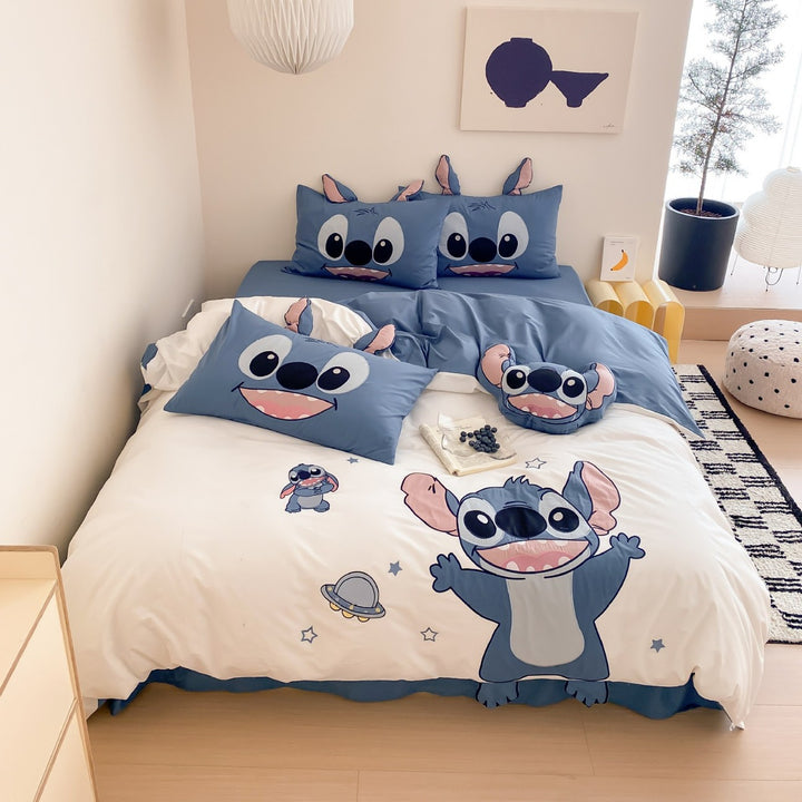 Children's bedding set with three-dimensional tiger applique and ear pillow
