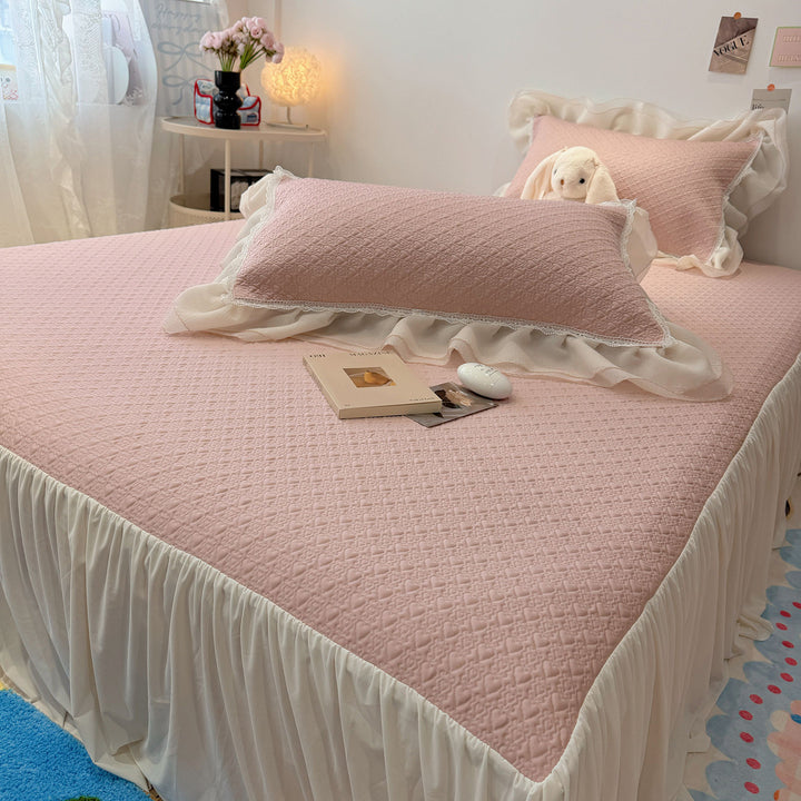 Quilted bedspread with ruffle and delicate floral quilting