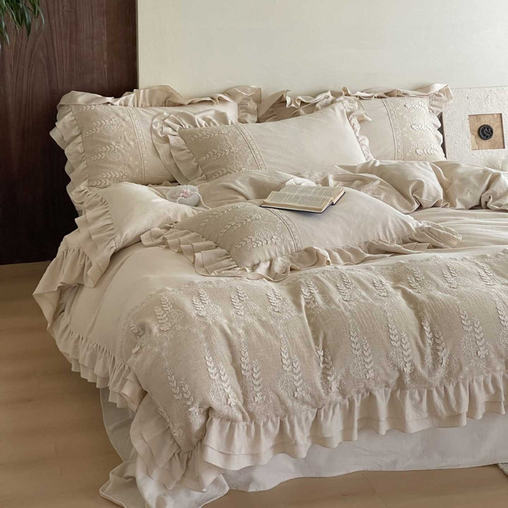 Cotton-linen duvet cover set with ruffles, delicate embroidery and vintage-inspired frill hem