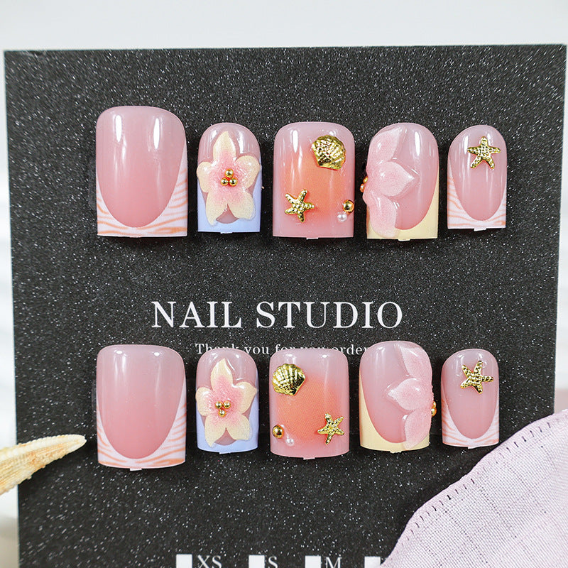 Nail art set with floral accents and elegant shine Kalsten