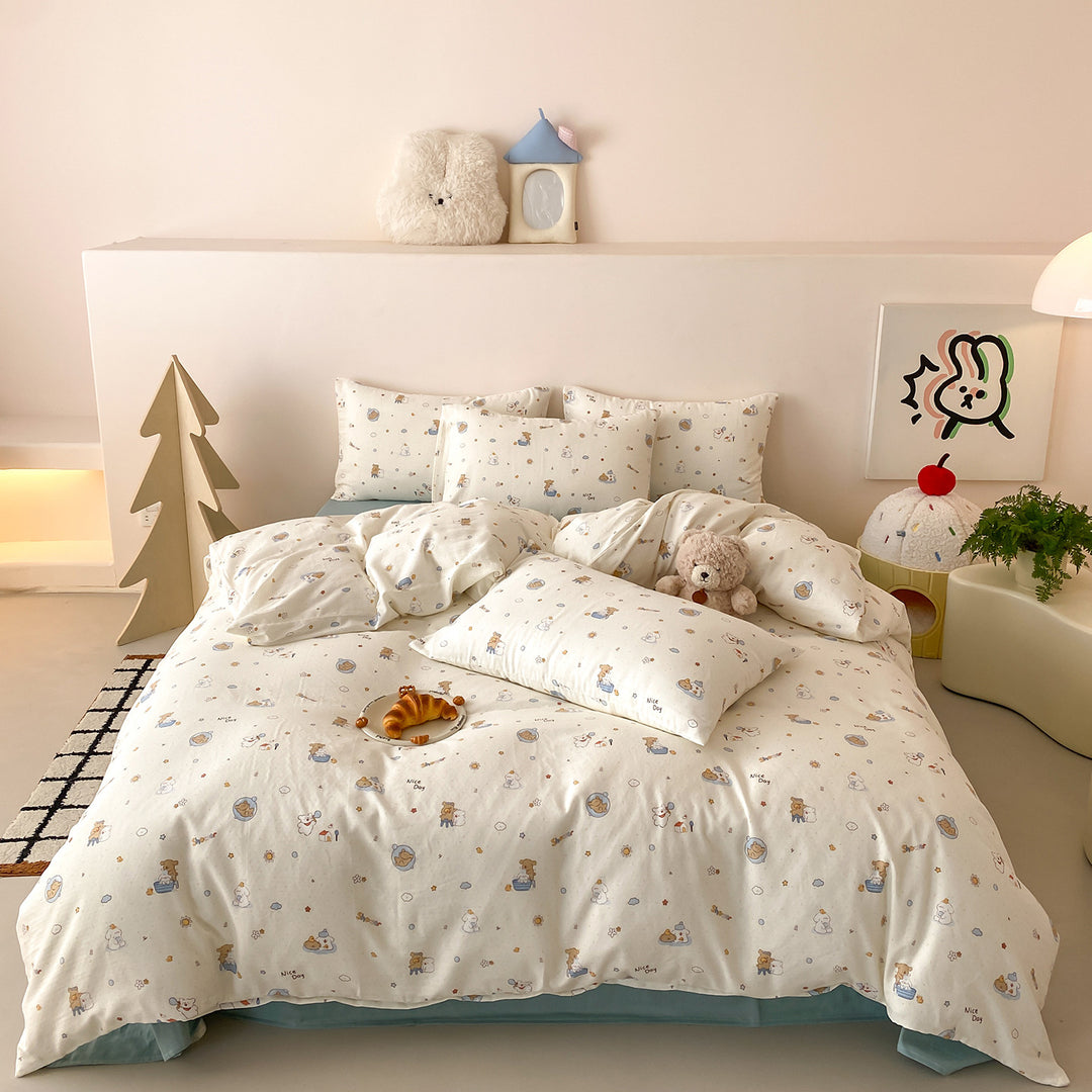 Child-friendly cotton satin bedding set with cute bear and heart print
