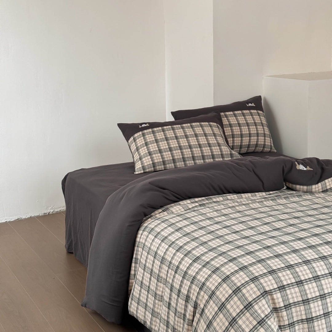 Duvet cover set made of cotton percale with a fine check pattern