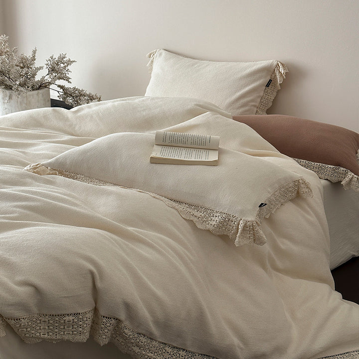 Bedding set with crocheted lace trim and linen look