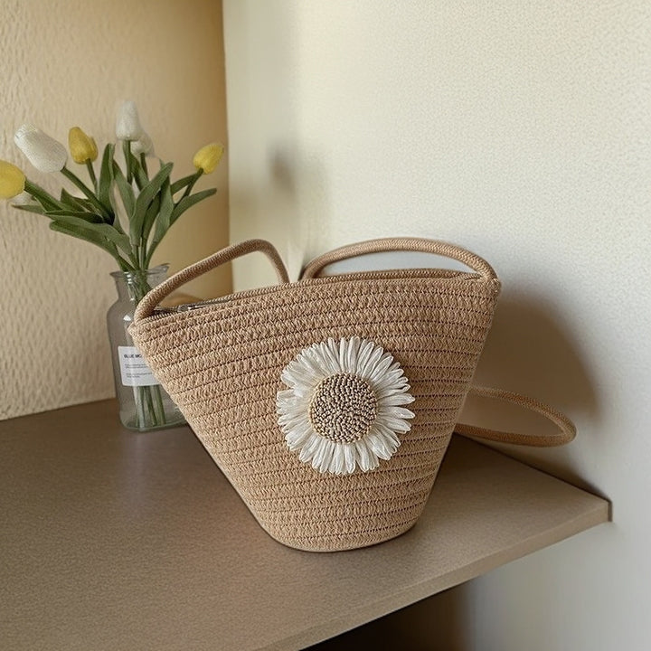 Hand-knotted bag with flower appliqué Kalsten