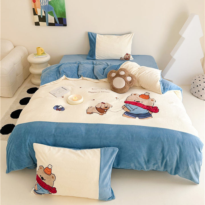 Child bedding set made of soft cotton blend with embroidered astronaut and rocket motif