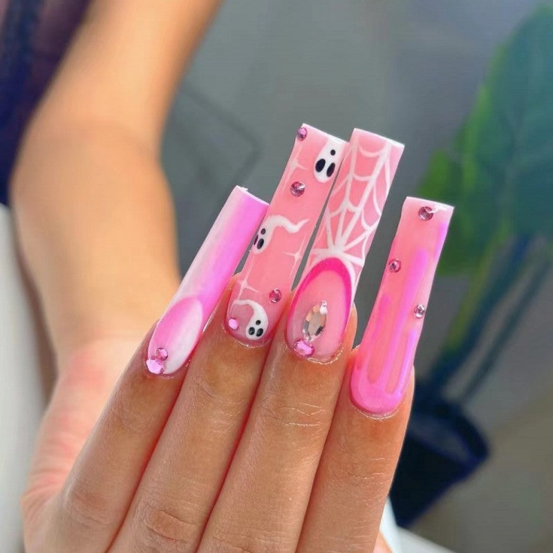 Artificial nails in a modern and elegant design Kalsten