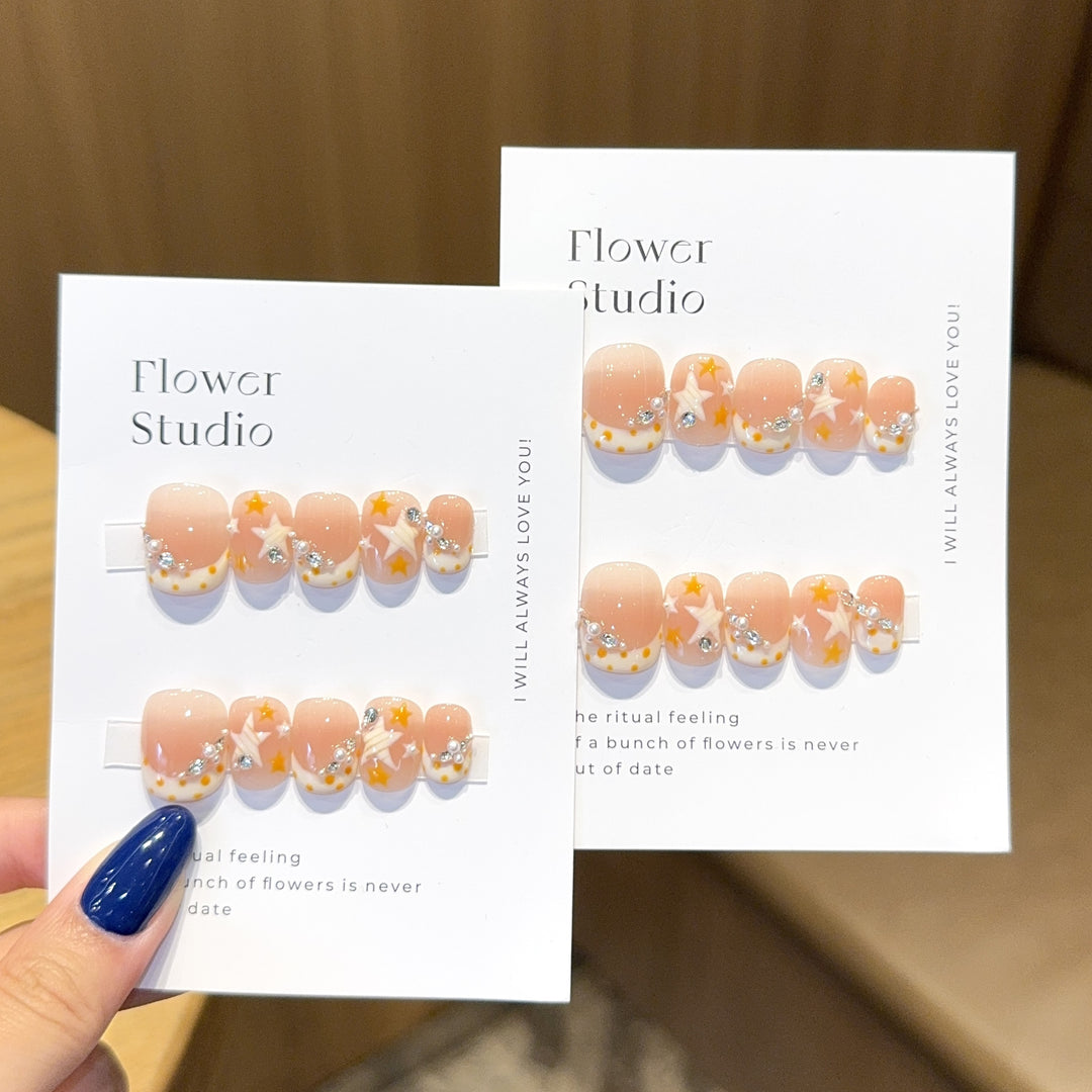 Artificial Nails in Elegant Flower Design Kalsten