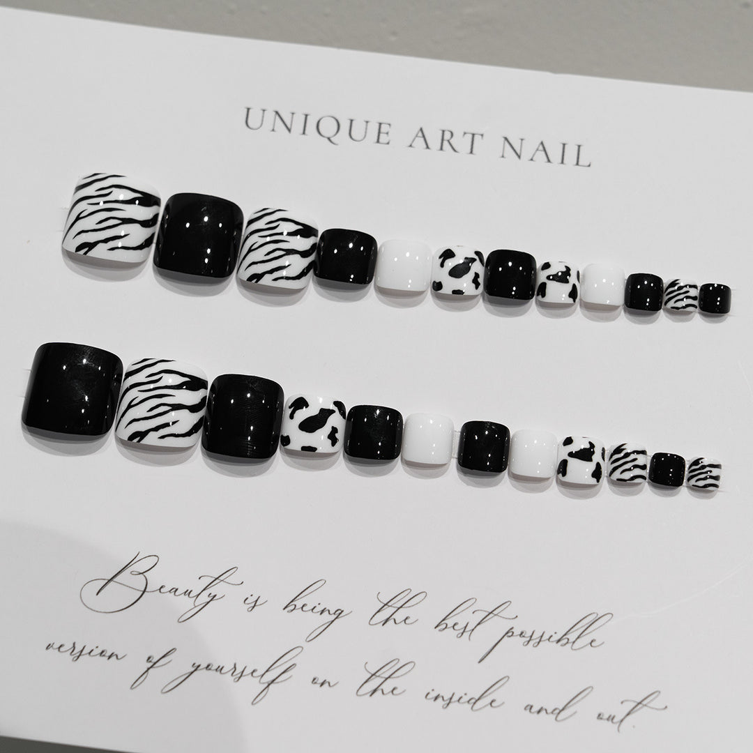 Artistic Animal Print Press-On Toenail Art