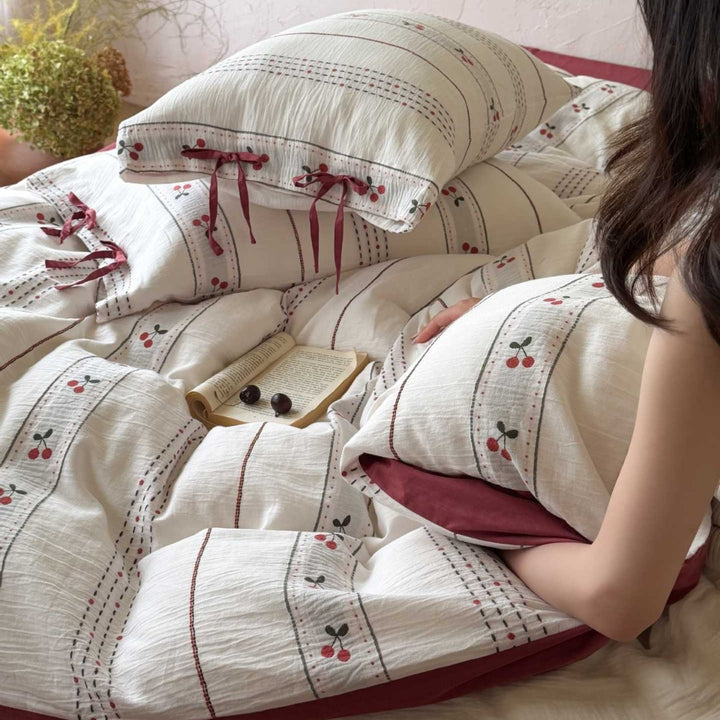 Striped reversible bedding set made of cotton-linen mix with decorative stripes and pillowcases