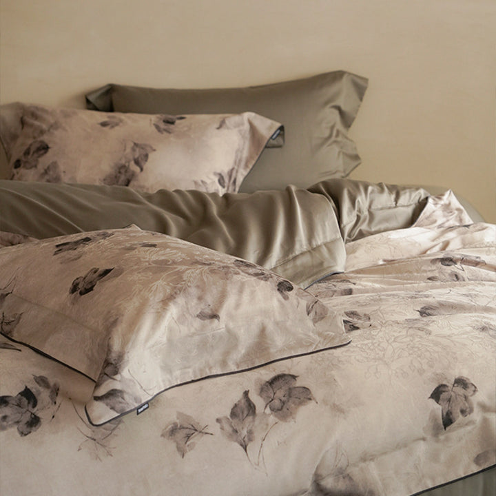Bedding set made of soft satin with floral watercolor print
