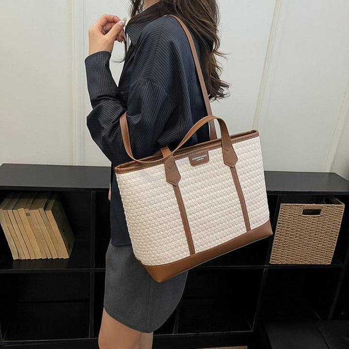 Fashionable tote bag with textured design Kalsten