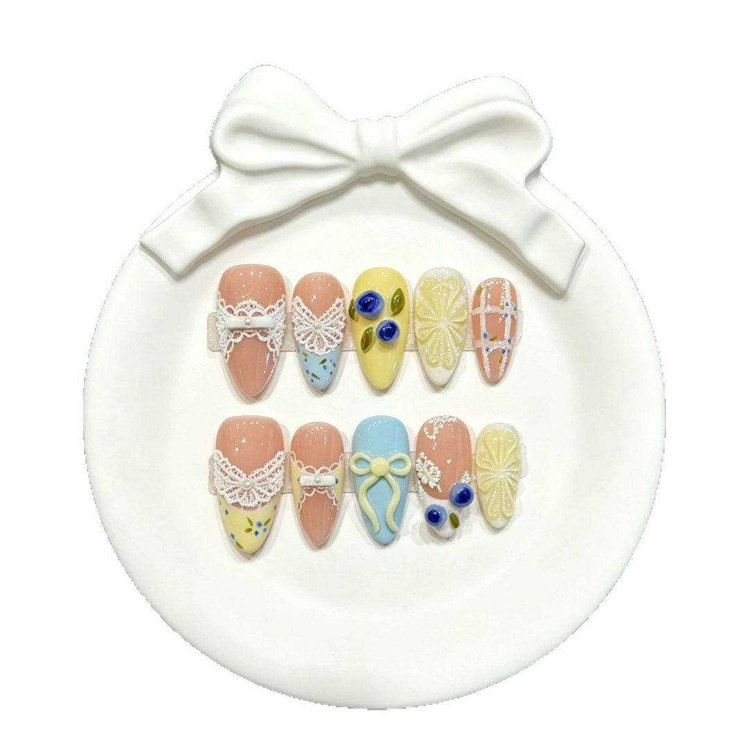 Artistic Lace-Embellished Press-On Nail Set