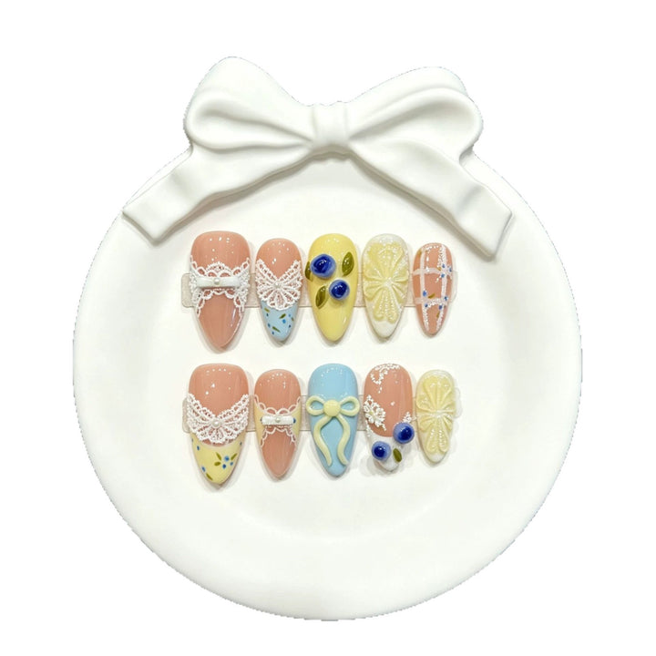 Artistic Lace-Embellished Press-On Nail Set