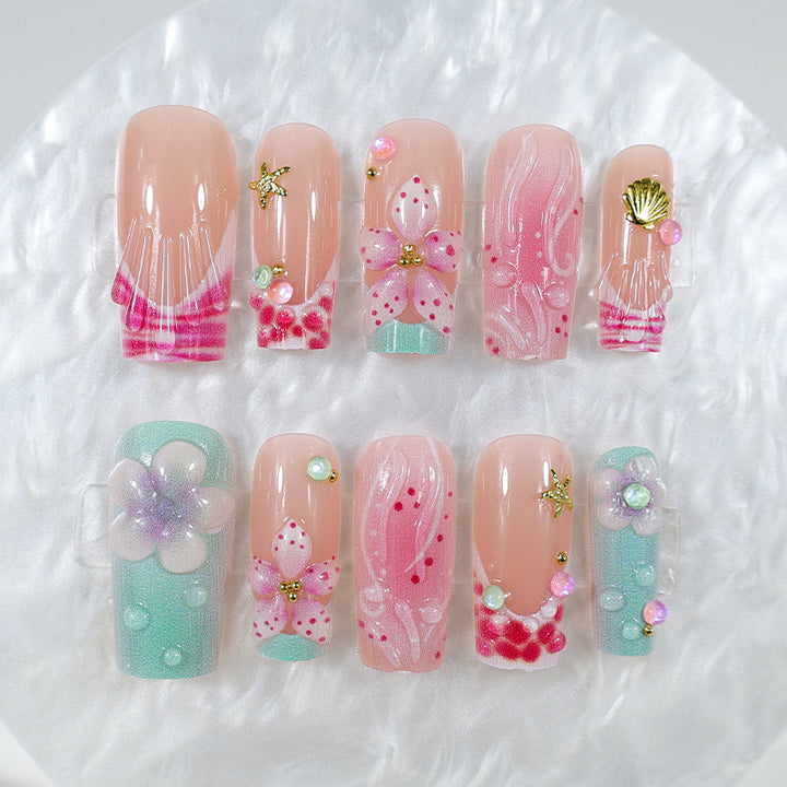 Nail set with floral accents and elegant details Kalsten