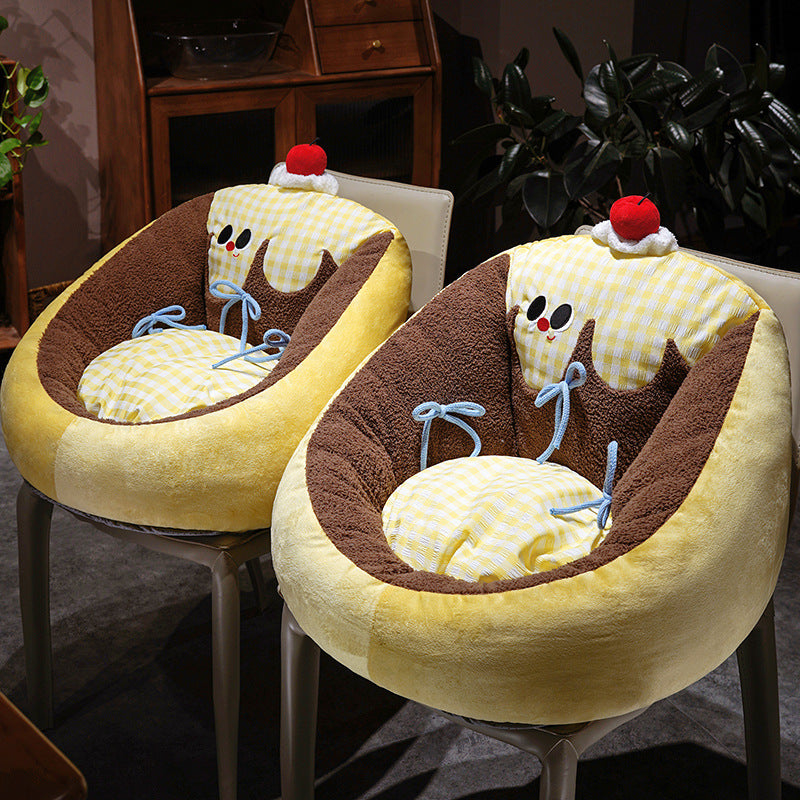 Cozy plush pet bed in cake shape with surrounding edge
