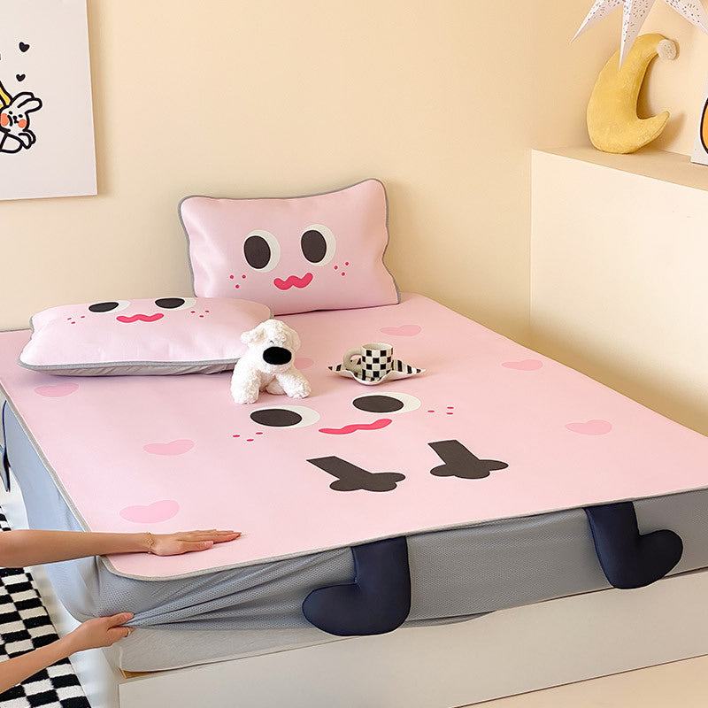 Waterproof children's mattress cover with non-slip fitted sheet & cute cartoon animal designs