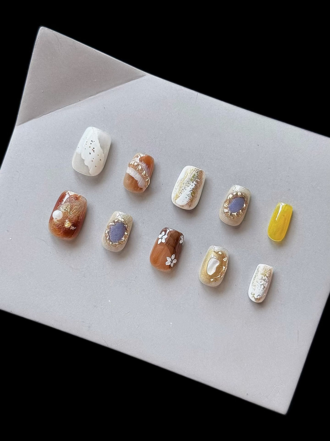 Artistic Decorative Press-On Nail Kit