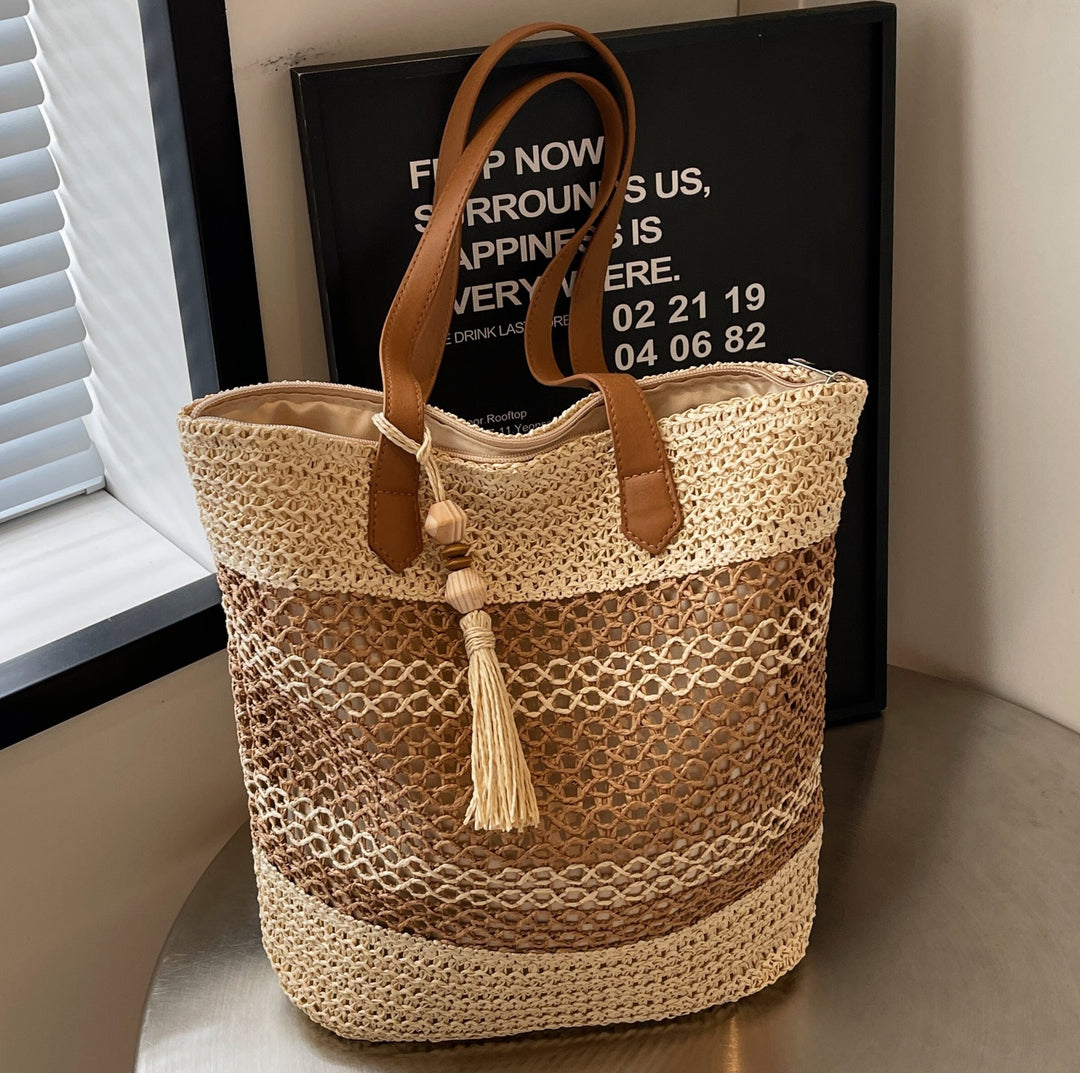 Fashionable straw tote bag with leather accents Kalsten